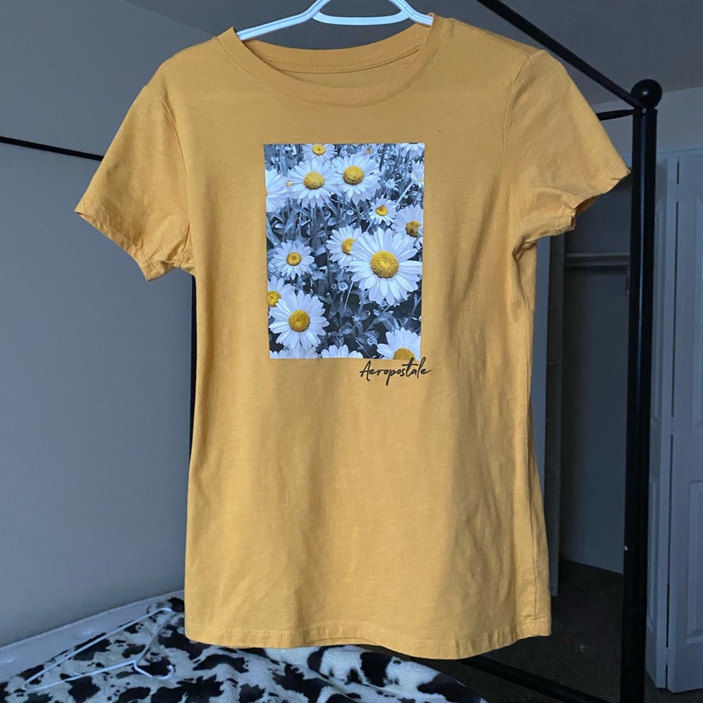 Aeropostale yellow daisy t shirt